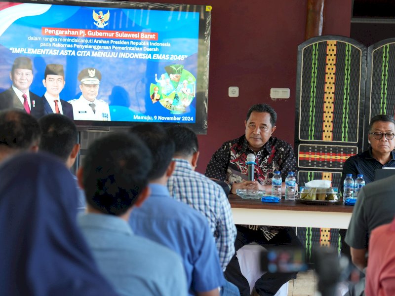 Penjabat Gubernur Sulawesi Barat Bahtiar Baharuddin meminta OPD lebih komprehensif dalam bekerja.