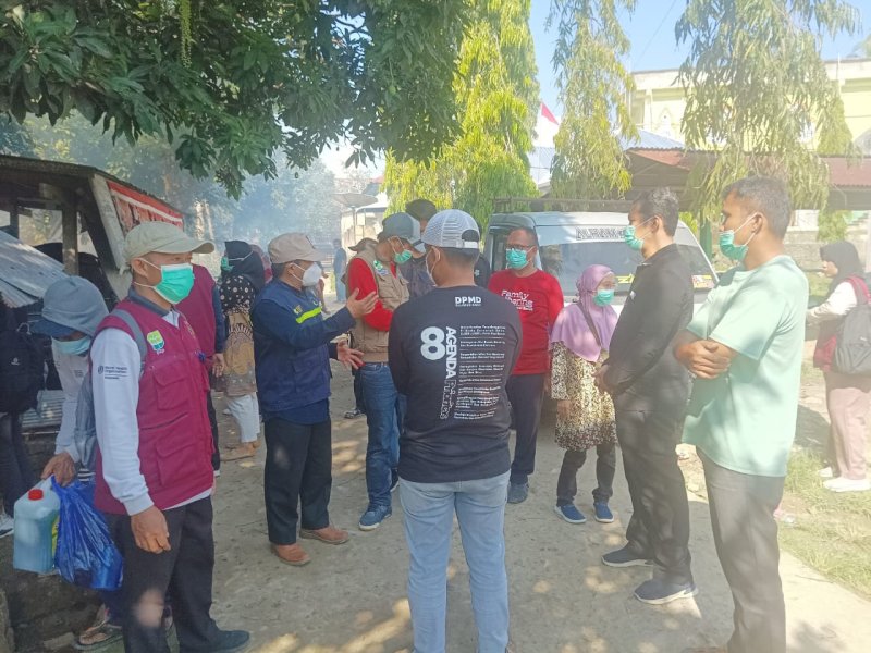 Tim Pemprov Sulbar sedang melakukan penanganan DBD. (Foto: IST)