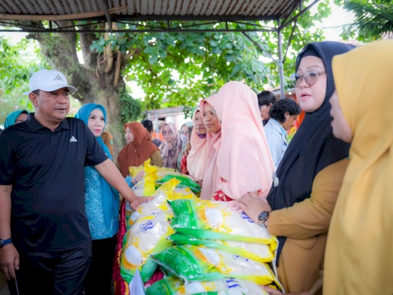 Penjabat Gubernur Provinsi Sulawesi Barat (Sulbar) Bahtiar Baharuddin pada kunjungan kerja ke Kabupaten Pasangkayu. 