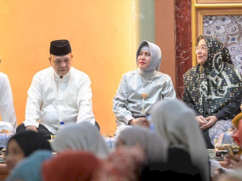 Anggota DPRD Makassar Hasanuddin Leo Hadiri Tradisi Sapu-Sapu Ulu Hari Asyura