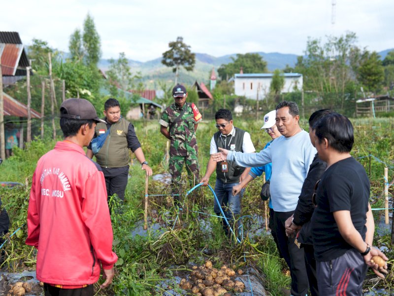 Pj Gubernur Sulawesi Barat Bahtiar Baharuddin kunjungi Kecamatan Nosu, Kabupaten Mamasa. 