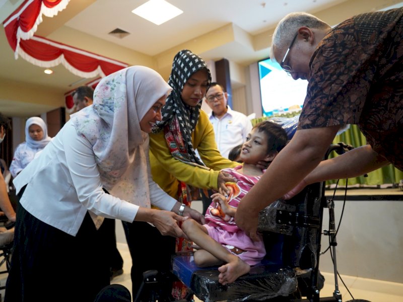 Peduli Disabilitas, Bupati IDP Salurkan 46 Alat Aksesibilitas 