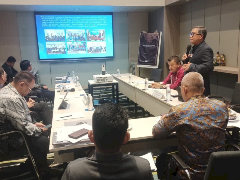 Sekretaris Daerah Provinsi Sulawesi Barat Muhammad Idris menghadiri persentasi uji publik keterbukaan informasi di Hotel Grand Mercure Kemayoran, Jakarta. 