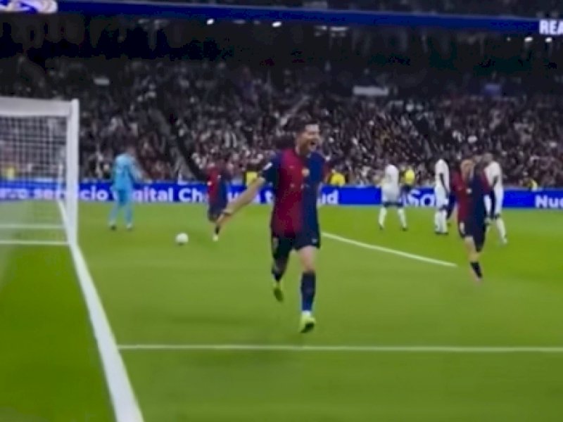 Lewandowski dan kawan-kawan rayakan gol kedua Barcelona. (Foto: IST)