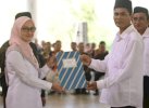 Bupati Indah Putri Serahkan SK Ratusan Anggota BPD