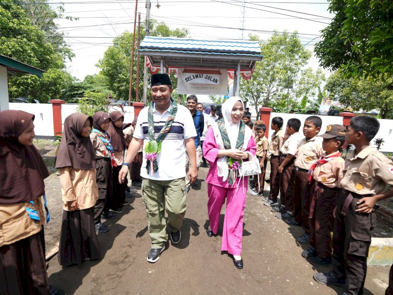 Pj Gubernur Sulbar Bahtiar Baharuddin mengunjungi sekolahnya, di SD Inpres 6/75 Biru, Kecamatan Tenete Riattang Bone. 