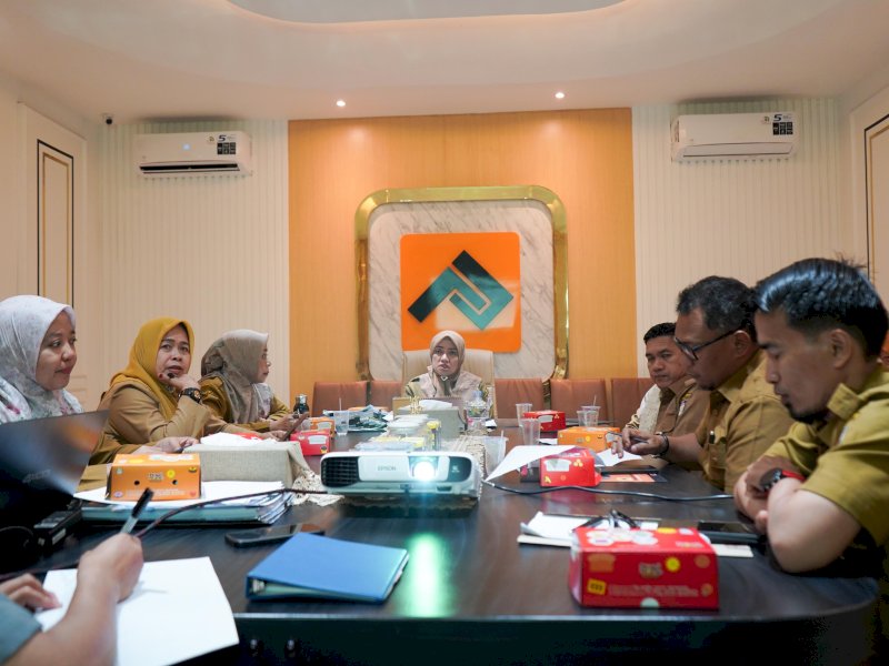 Kadis PU Makassar, Zuhaelsi Zubir saat memimpin rapat koordinasi percepatan realisasi APBD Perubahan 2024. (Foto: IST)