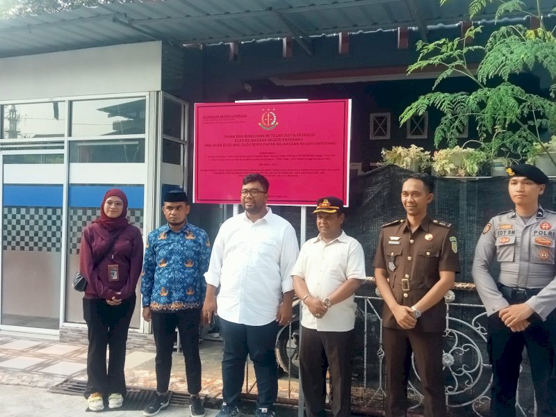 Kejari Enrekang menyita bangunan terkait kasus korupsi TPP Rudi Hasyim. (Foto: IST)