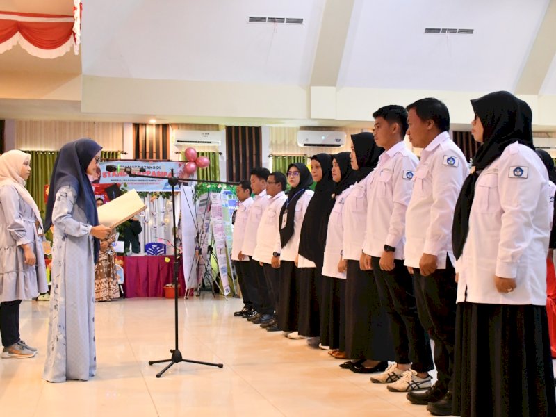 Bupati Luwu Utara, indah Putri Indriani saat mengukuhkan 66 Guru Penggerak tingkat TK hingga SMA. (Foto: IST)