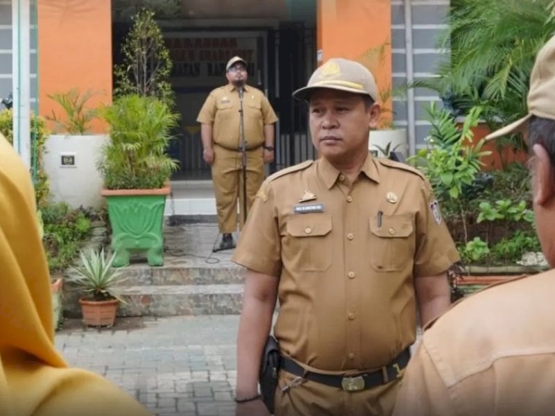 Sekcam Rappocini mengajak meningkatkan kebersihan jelang musim hujan. (Foto: MDS)