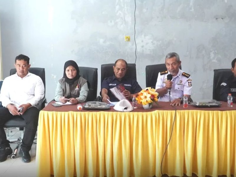 Rapat koordinasi pembahasan pemasangan APK di Kecamatan Wajo. (Foto: IST)