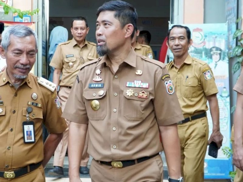 Camat Wajo, Nimrod Sembe bersama Sekcam Zamhir Islami Rahman menyambut kunjungan Pjs Walikota Makassar. (Foto: IST)