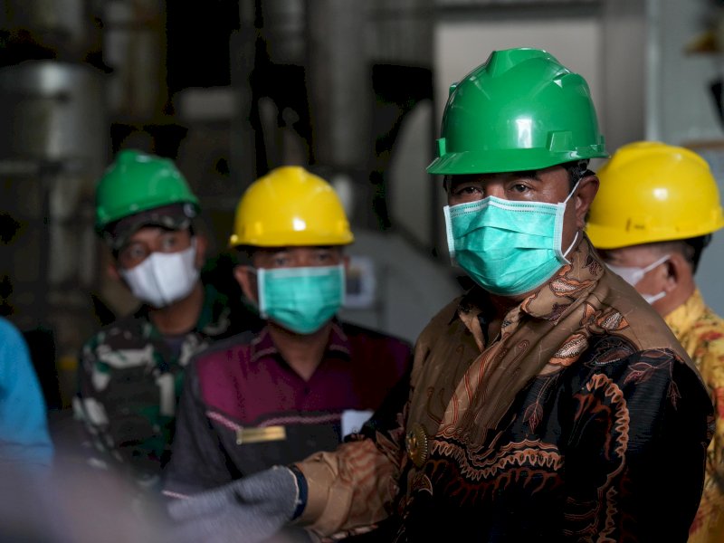 Pj Gubernur Sulbar, Bahtiar Baharuddin saat meresmikan pengelolaan limbah B3. (Foto: IST)