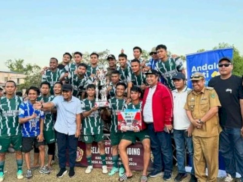 Bupati Maros Hadiri Penutupan Turnamen Sepak Bola Alatengae Cup