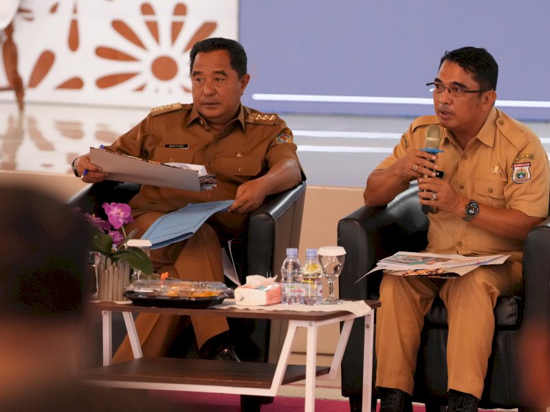 Rapat internal di gedung Graha Sandeq, kompleks kantor Gubernur Sulbar. 