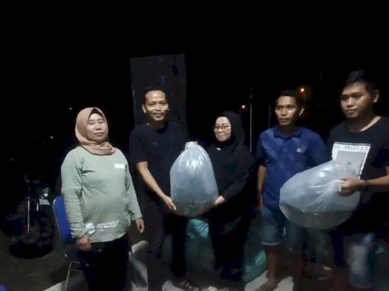 Pembagian bibit ikan Nila. (Foto: IST)