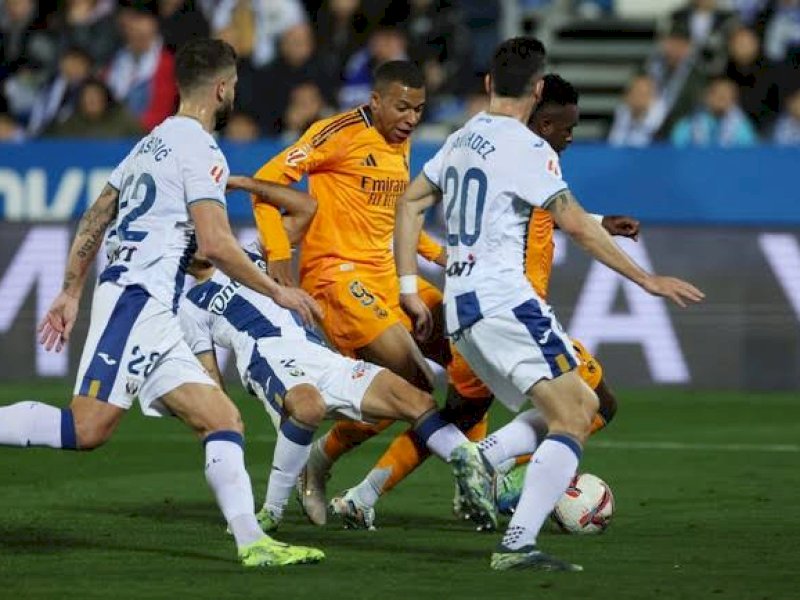 Kylian Mbappe melepas tembakan ke gawang Leganes. (int) 