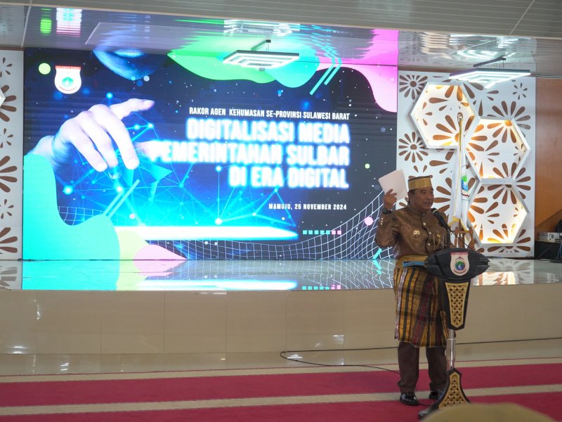 Penjabat Gubernur Sulbar Bahtiar Baharuddin membuka rapat koordinasi agen kehumasan se-Sulbar