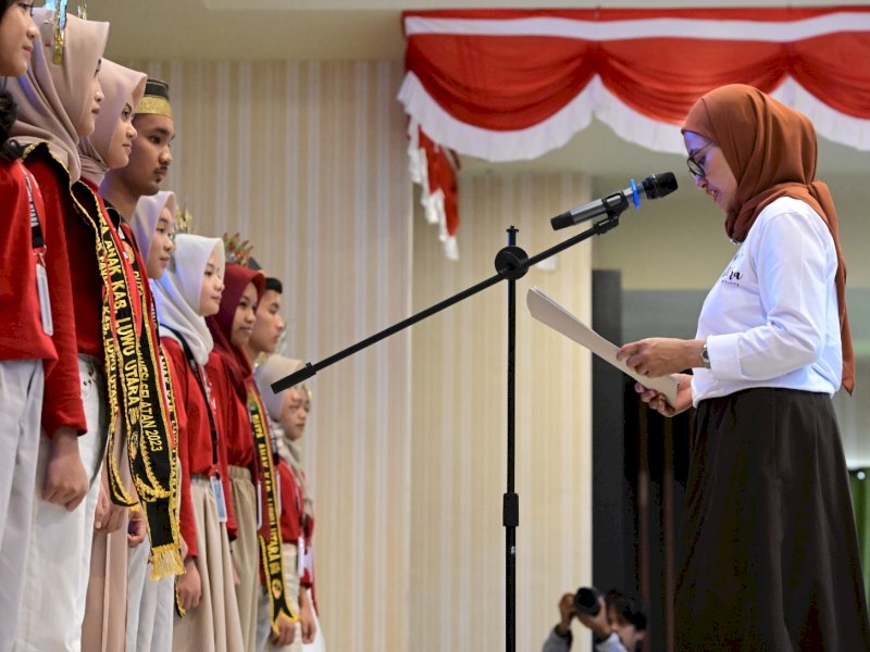 Bupati Lutra Indah Putri Indriani saat menghadiri Peringatan Hari Anak Nasional. 