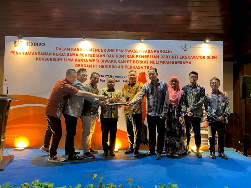 Konsorsium Lima Karta Wesi  menandatangani kontrak pembelian 360 unit excavator dengan PT Hexindo Adiperkasa di Jakarta