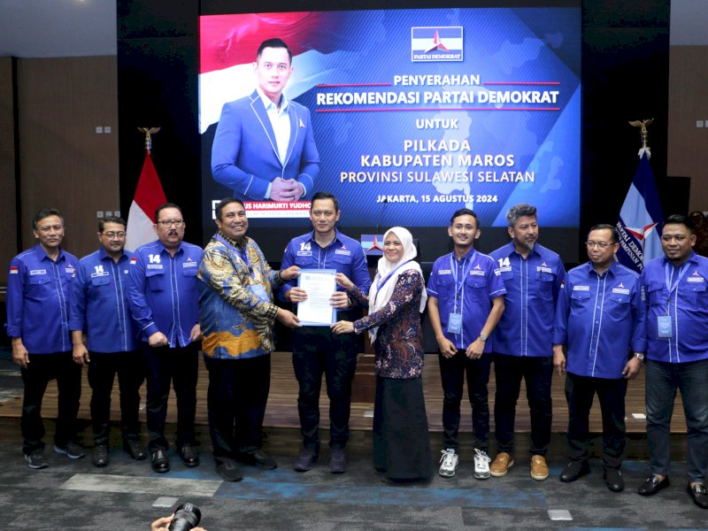 Chaidir-Suhartina menerima surat rekomendasi model B1-KWK dari Partai Demokrat.