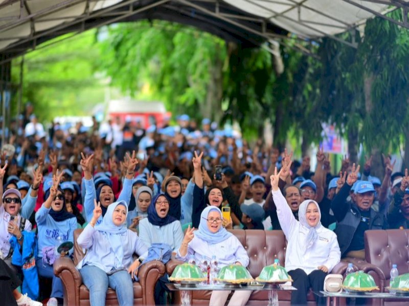 La Tinro saat mendampingi Fatmawati Rusdi kampanye di Enrekang. (Foto: IST)