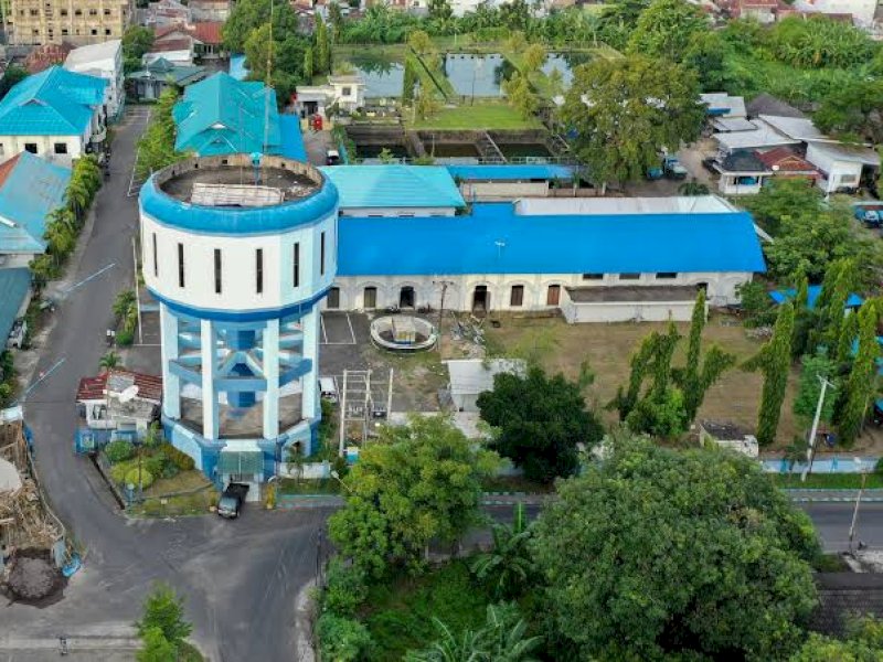 Gedung Perumda Air Minum Kota Makassar. 