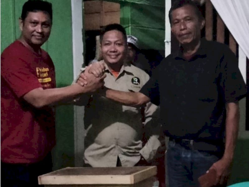 Tumbuhkan Ekonomi Lokal di Lutra, RA Distribusi Kotak Lebah Madu di Areal Perhutanan Sosial