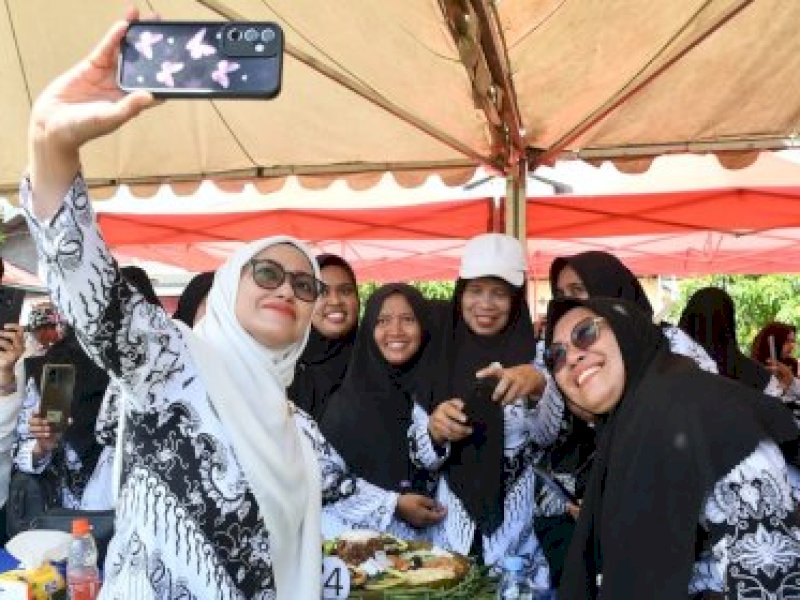 IDP Apresiasi Peran Guru dalam Peningkatan IPM Lutra: Cetak Generasi Unggul