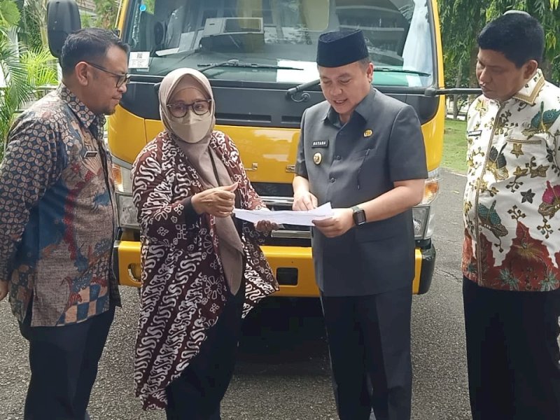 Pemkab Wajo menerima bantuan dari Kementerian PUPR. 