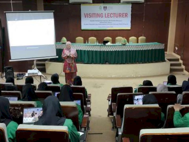 Visiting Lecturer FTK UIN Alauddin Bicara Pendidikan Teknologi di Era Revolusi Industri