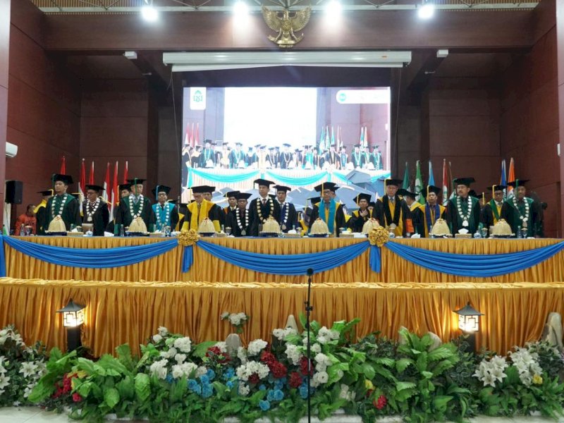 Rektor UIN Alauddin Makassar Kukuhkan 768 Wisudawan Angkatan 106