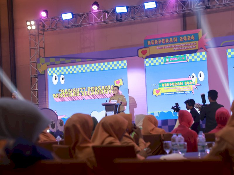 Pj Sekda Makassar Irwan Adnan membuka peringatan Hari Ibu ke-96 di Hotel The Rinra. 