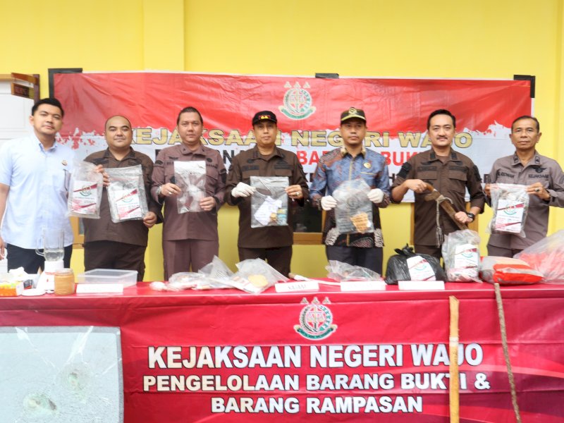 Kejaksaan Negeri (Kejari) Wajo  melakukan pemusnahan sejumlah barang bukti (BB)