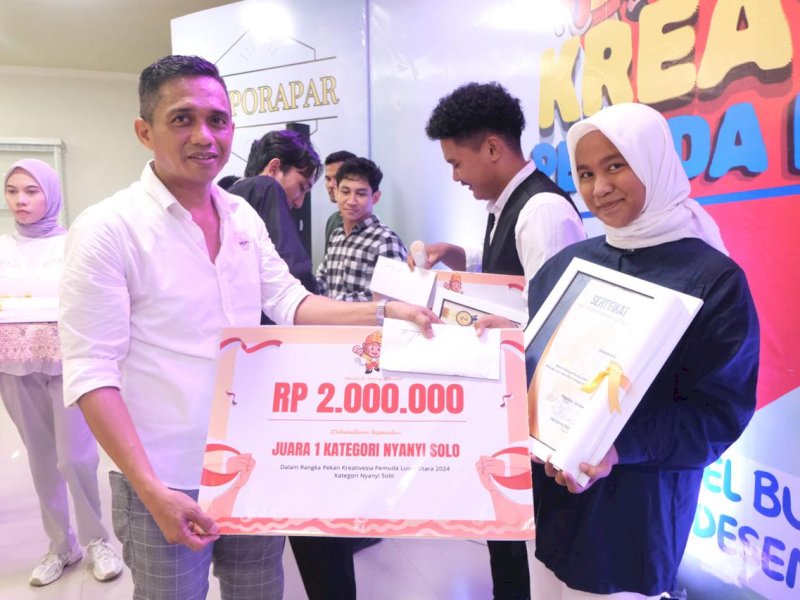 Siswi SMP Negeri 4 Masamba sukses meraih juara satu Lomba Nyanyi Solo pada ajang Pekan Kreativesia Pemuda Luwu Utara 2024