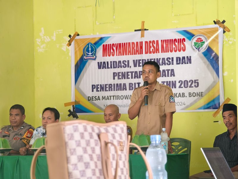 Musyawarah desa terkait penerima BLT dana desa 2025 digelar di Balai Pertemuan Desa Mattirowalie. 