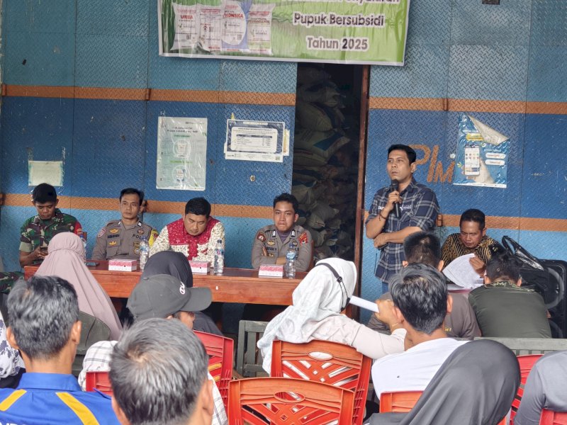 AAE Pupuk Indonesia Kabupaten Bone, Andi Dayat saat memberi penyampaian. 