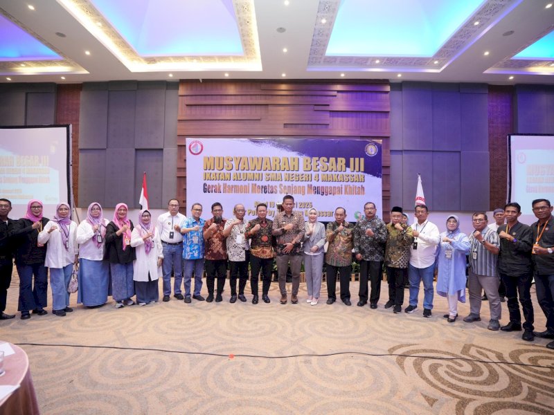 Penjabat Gubernur Sulsel Fadjry Djufry menghadiri Musyawarah Besar (Mubes) III IKA SMAN 4 Makassar. 