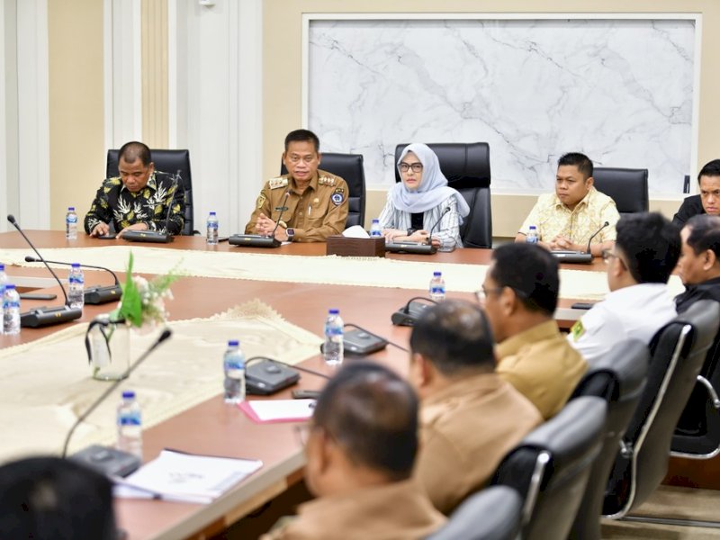 Penjabat Gubernur Sulsel Fadjry Djufry bertemu jajaran pimpinan DPRD Sulsel. 