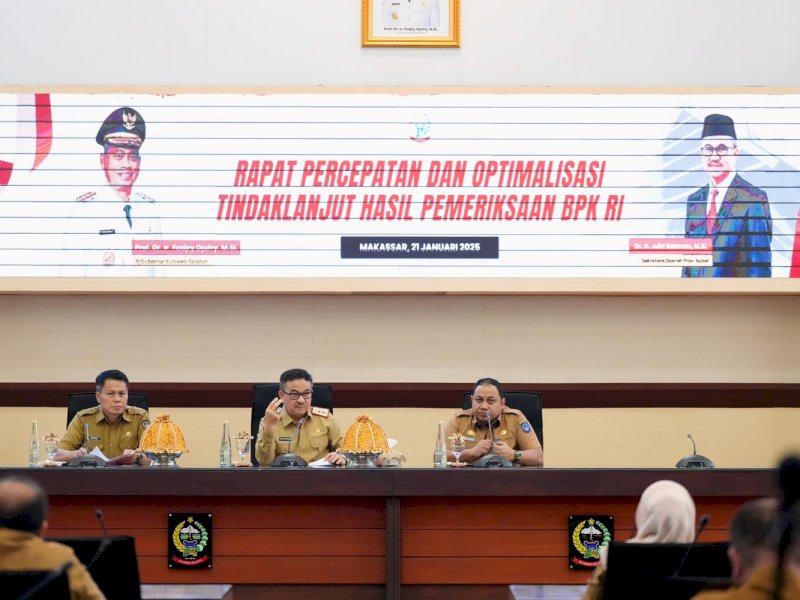 Sekretaris Daerah Provinsi Sulawesi Selatan Jufri Rahman memimpin rapat percepatan dan optimalisasi tindak lanjut hasil pemeriksaan Badan Pengawas Keuangan (BPK) RI. 