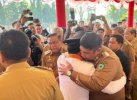 Peluk Erat Sudirman Sulaiman, Bupati Maros: Terima Kasih Atas Segala Dedikasi dan Pengabdiannya