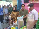 Pj Gubernur Sulbar Kunjungi Pasar Tradisional di Mamuju, Pastikan Harga Pangan dan LPG Terjangkau