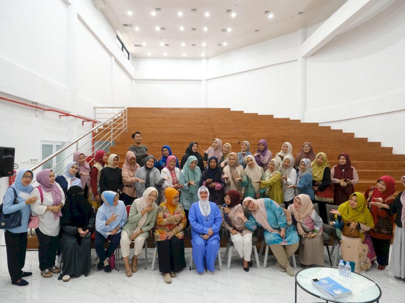 Ketua TP PKK Kota Makassar Indira Yusuf Ismail berpamitan kepada jajaran pengurus TP PKK Makassar. 