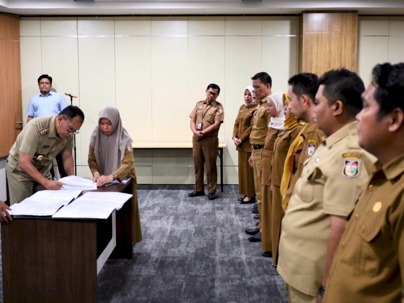 Wali Kota Makassar Moh Ramdhan Pomanto melantik 91 pejabat. 