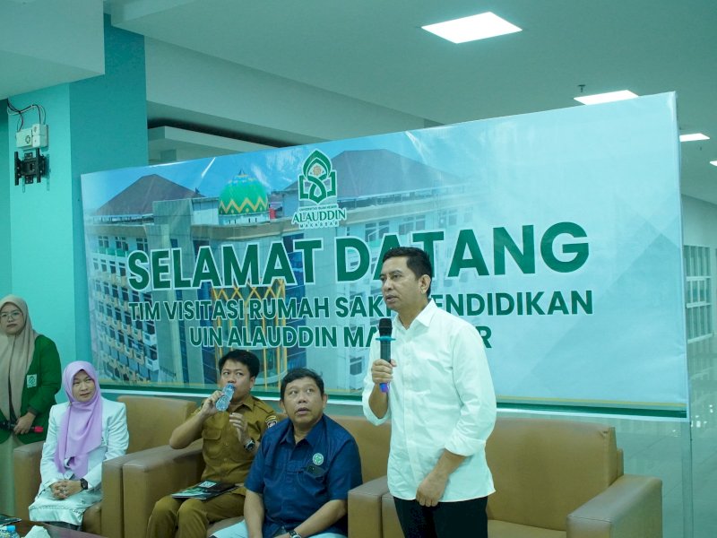 Rektor UIN Alauddin Makassar, Prof Hamdan Juhannis memberi sambutan pada visitasi tim ahli dinkes. 
