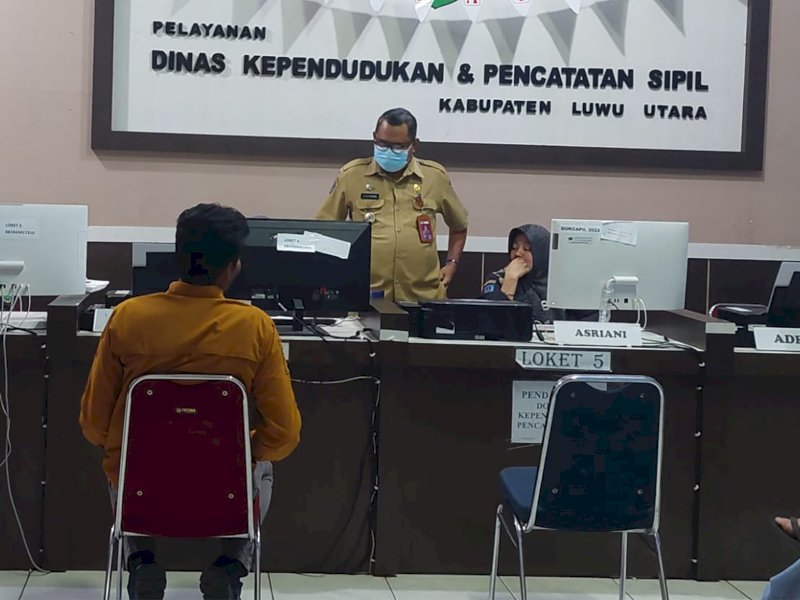 Disdukcapil Lutra Sebut Guru Paling Banyak Lakukan Perbaikan Dokumen Kependudukan