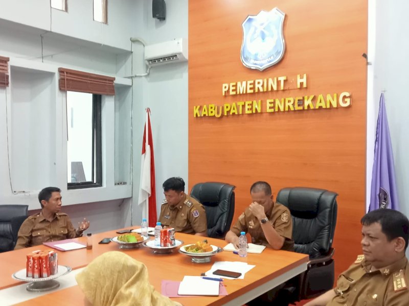 Wakil Bupati Enrekang Andi Tenri Liwang Latinro melakukan rapat koordinasi lintas organisasi perangkat daerah. 