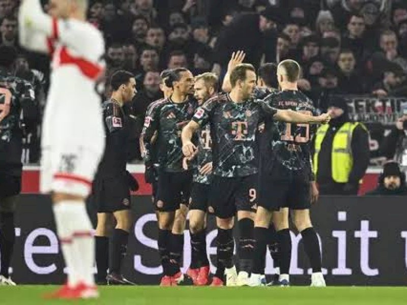 Pemain Bayern Munich merayakan gol ke gawang Stuttgart. (int) 