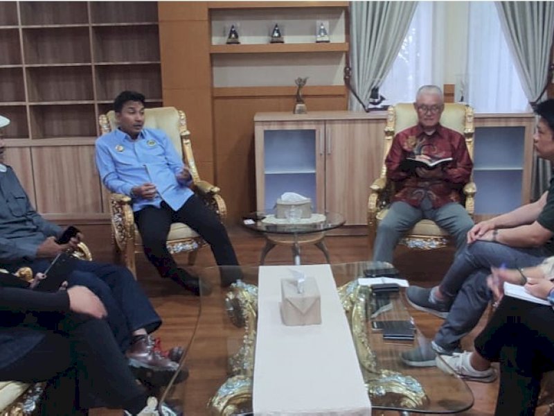 Bupati Abdullah Rahim bertemu dengan Takahito Ono, Presiden Director A-Wing Group, Japan. 