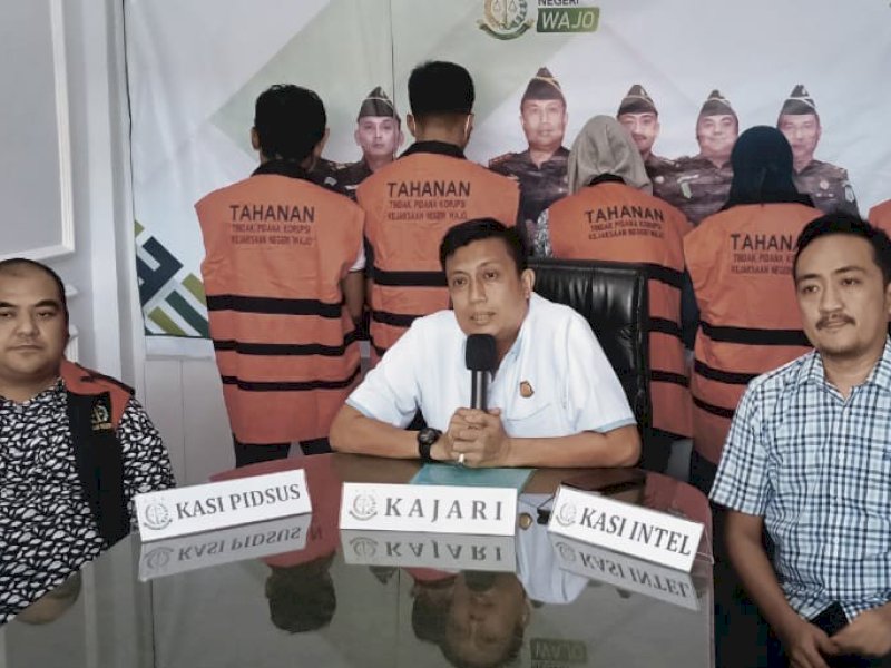 BREAKING NEWS: Kejari Wajo Tahan 5 Tersangka Kasus Kredit Fiktif BRI 